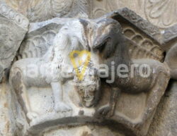 capitel con leones afrontados