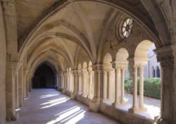 claustro románico tarragona