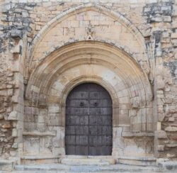 portada románica del monasterio