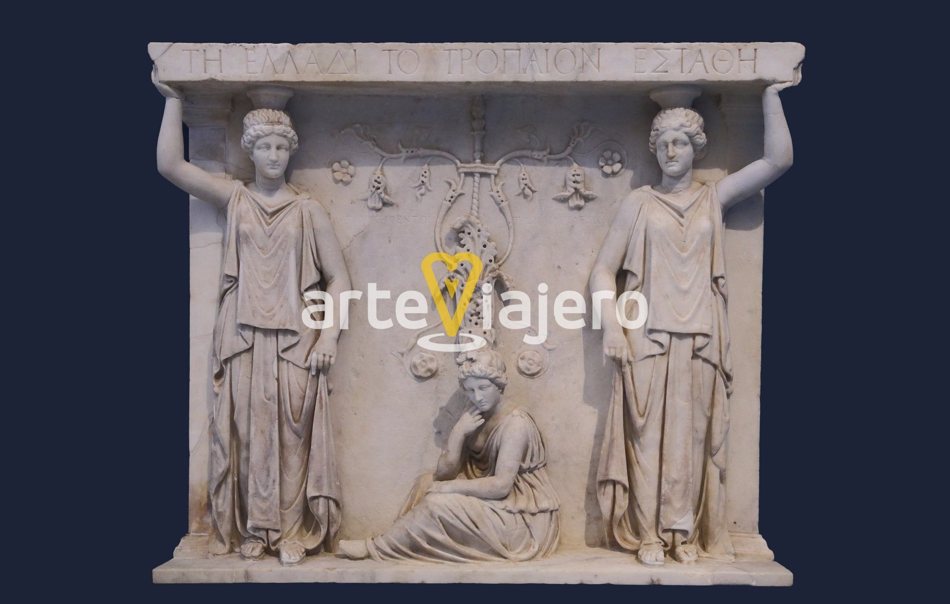 relieve con cariátides