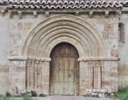 portada románica, iglesia de san andrés de gama