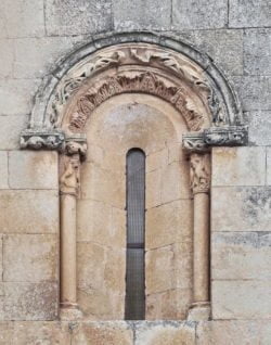 ventana iglesia románica