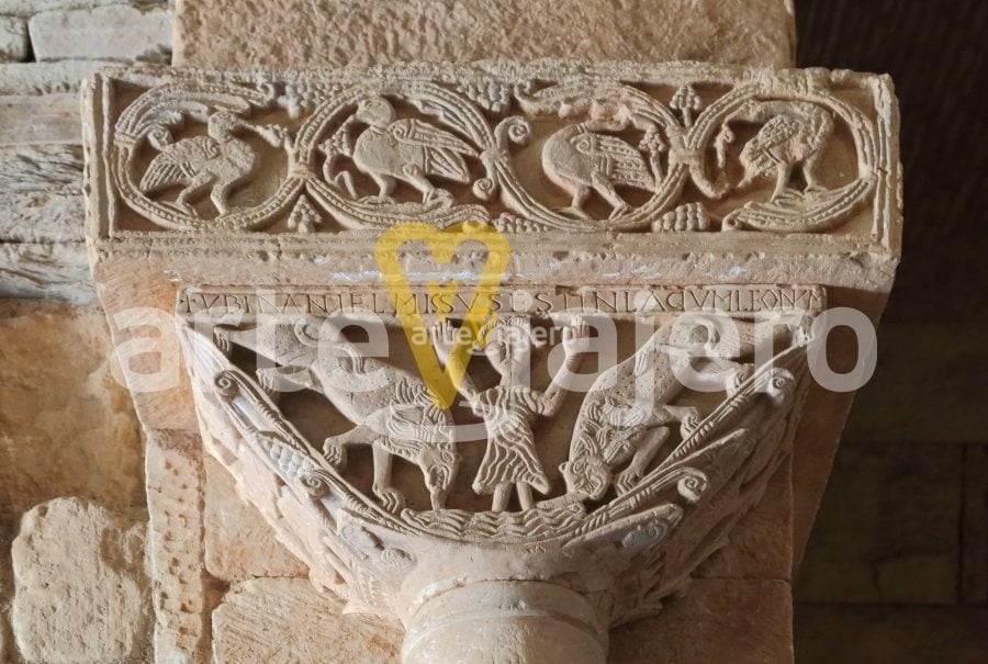 iglesia visigoda, capitel con daniel en el foso de los leones