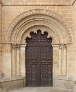 puerta del Ensolado o de amayuelas