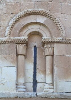 iglesia de castillejo de mesleón, ventana del ábside