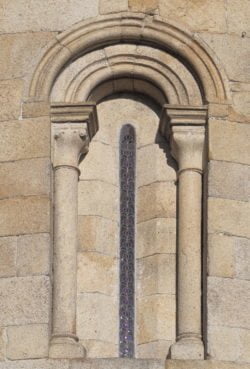 ventana, monasterio de san pedro de ramirás