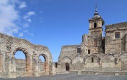 claustro del monasterio de carracedo