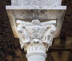 capitel románico cerdeña