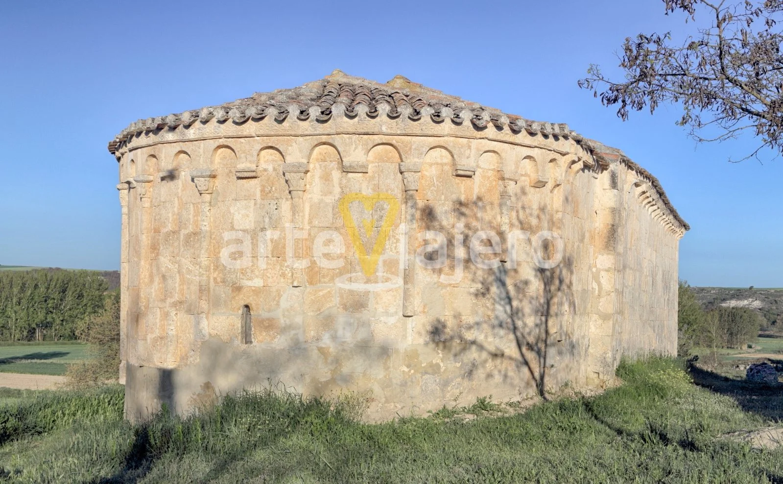 Iglesia románica de la Virgen de San Salvador Santibáñez de Esgueva Burgos ermita santibáñez de esgueva