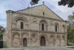 fachadas de iglesia románicas