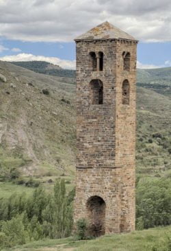 torre románica exenta