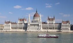 edificio más grande de budapest