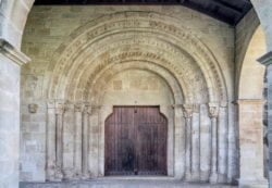 portada románica, monasterio de azuelo