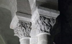 capiteles románico francia