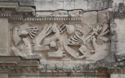 relieve del arco romano