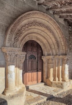 portada románica torreandaluz
