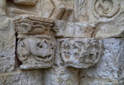 capiteles, iglesia de miñón de santibáñez