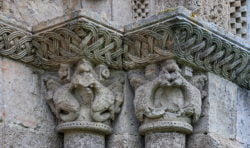 capiteles con animales monasterio de rodilla