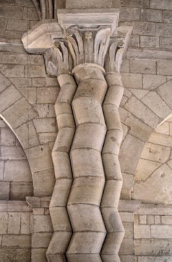 columnas iglesia de moradillos de sedano