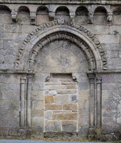 portada, monasterio de xunqueira de espadañedo