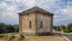 chapelle de saint quenin, ábside triangular