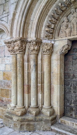 capiteles y columnas