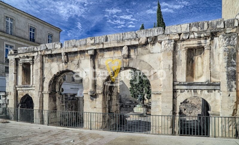 puerta de augusto, vía domitia