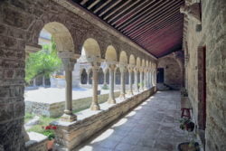 claustro románico de la catedral de roda isábena