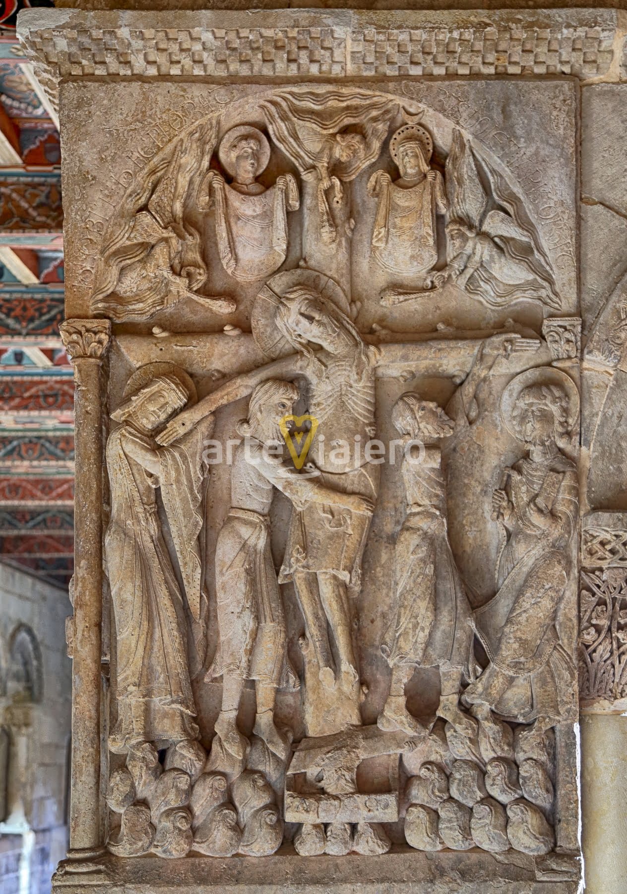 relieve románico con el descendimiento de la cruz