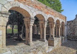 claustro románico peralada