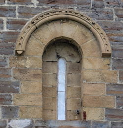 ventana, ermita románica