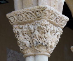 capitel de la iglesia de san lorenzo