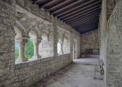 galería porticada de la iglesia de san esteban de eusa