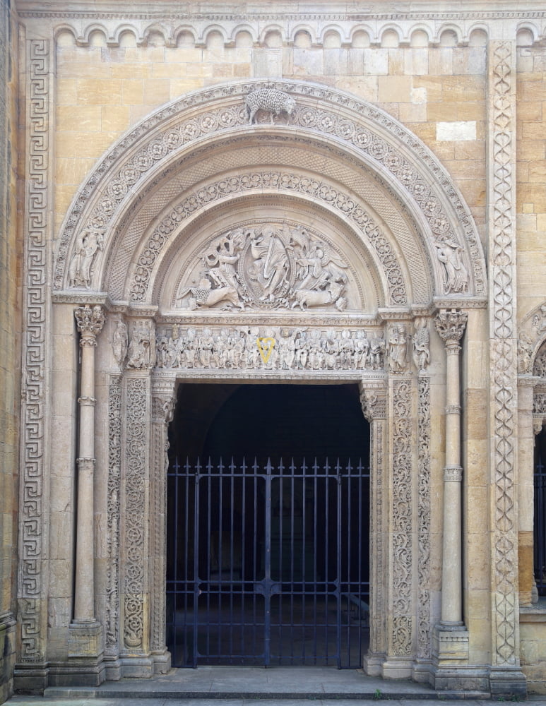 portada abadía de charlieu