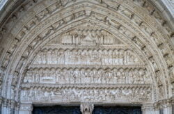 puerta del reloj de la catedral de toledo