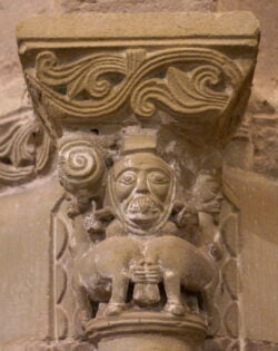 capitel centauros románico