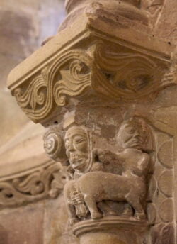 capitel románico centauros