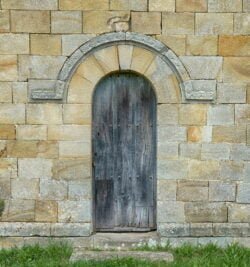 portada de la ermita de la lloraza