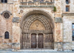 portada catedral del burgo de osma