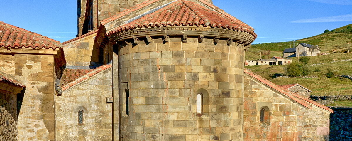 Colegiata de Santa María de Arbás ArteViajero
