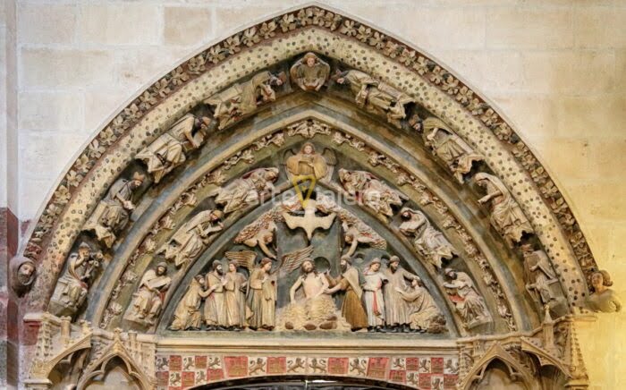 puerta del claustro de la catedral de burgos