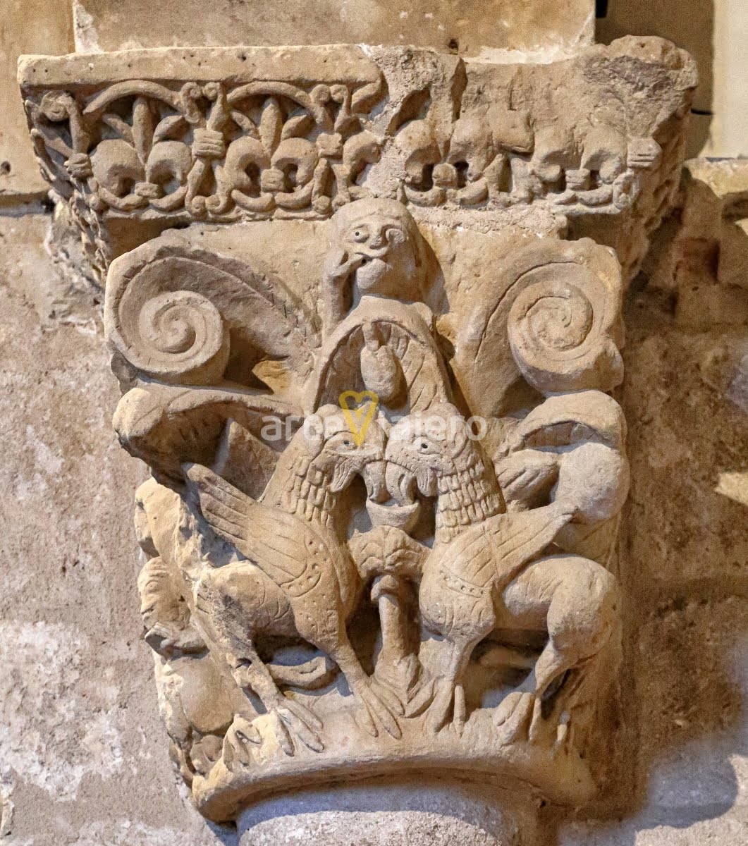 grifos en el arte románico
