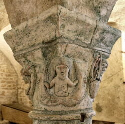 capitel románico sirena de doble cola