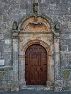 portada de la iglesia de castrillo