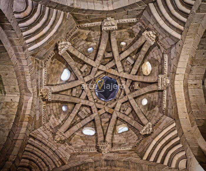 cúpula de la iglesia de san miguel de almazán