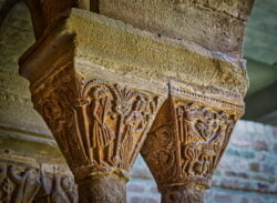 capiteles románico catalán
