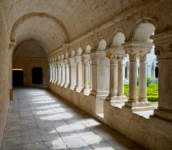 claustro cisterciense románico