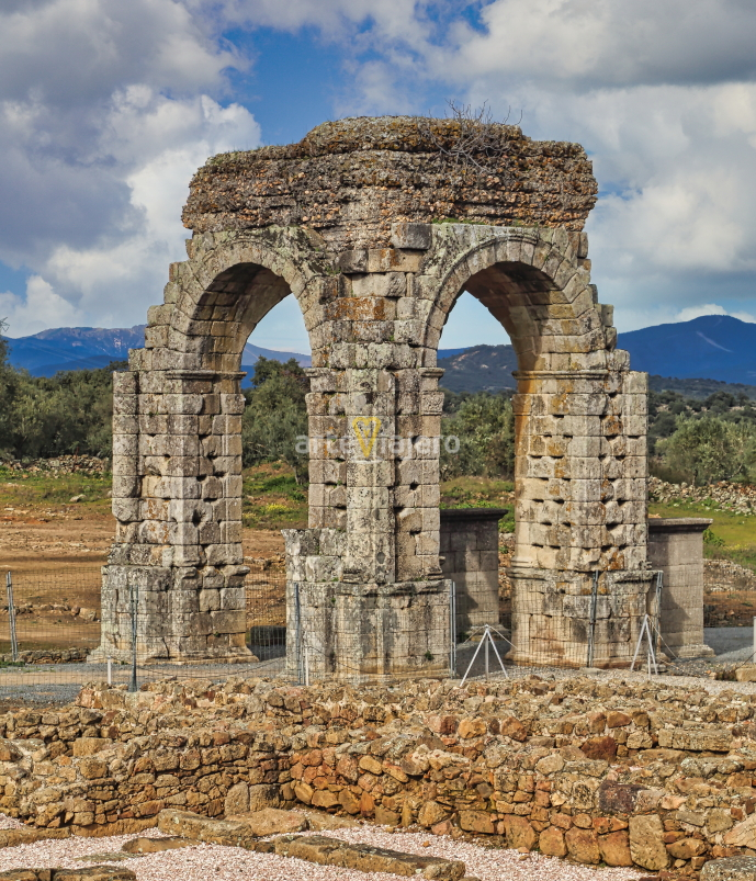 arco romano de cáparra