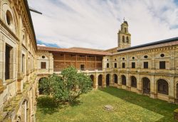 claustro del monasterio de sandoval
