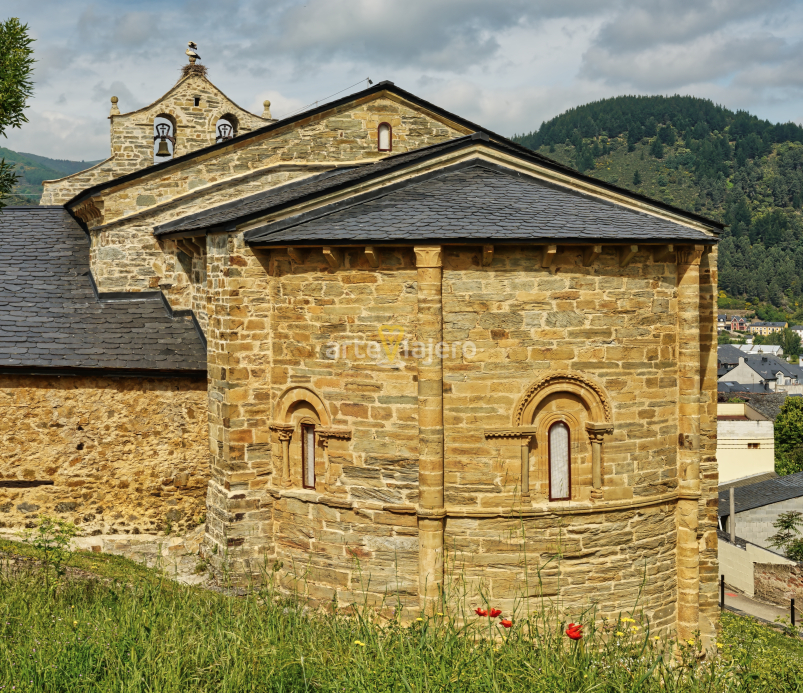 Iglesia de Santiago de Villafranca del Bierzo León iglesia de santiago de villafranca del bierzo